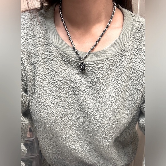 Black Camellia Flower Women's Necklace Choker - Picture 11 of 11